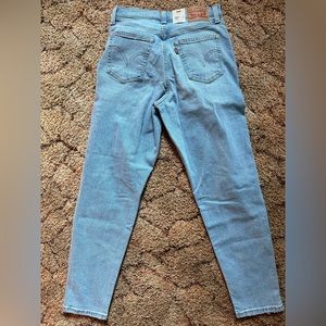 NWT Levi’s High-Waisted Mom Jeans - Women’s